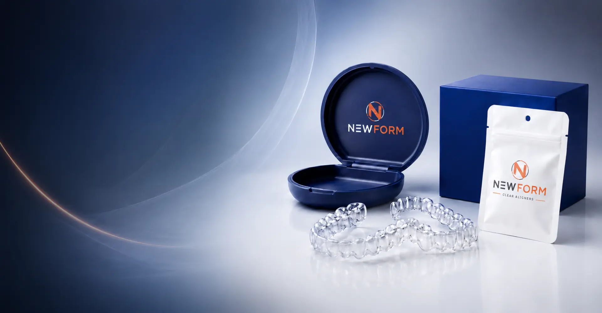 NEWFORM şeffaf plak, saklama kutusu ve kurumsal ürün ambalajı kompozisyonu